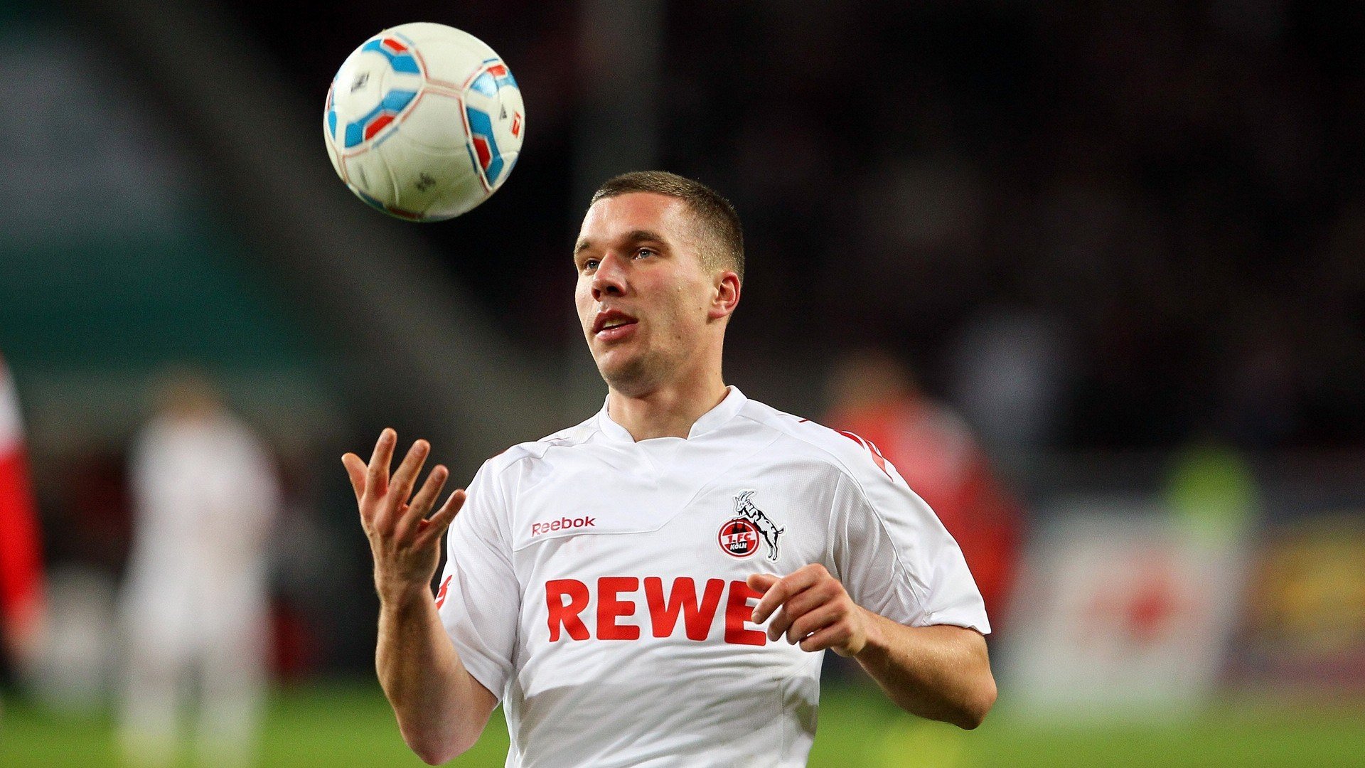 俱乐部青训选拔日活动吸引众多有潜力少年参与,足球青训俱乐部招生宣传